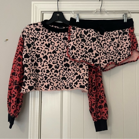 Beach Riot Ava Sweatshirt Rae Shorts Set Love Leopard - Picture 3 of 12